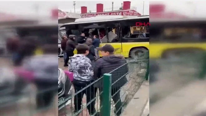 İstanbul’da tramvay ile otobüs çarpıştı!