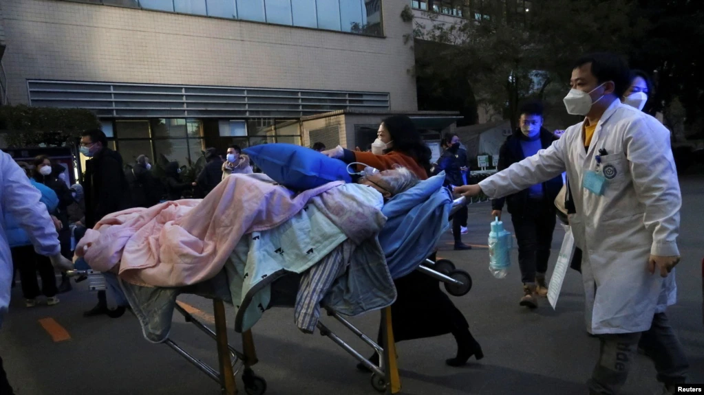 Çin’de hastaneler ve cenaze evleri doldu