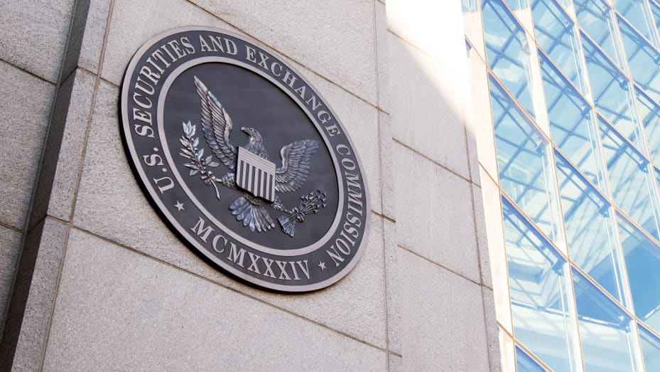 SEC, spot Ethereum ETF teklifleri üzerinde karar vermeyi erteledi