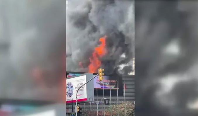 Levent’te alışveriş merkezinde yangın