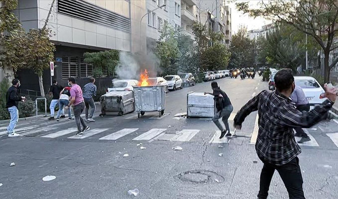 İran, gösterilerde ölenlerin sayısını açıkladı