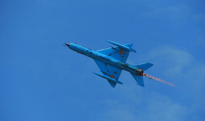 Ukrayna’da iki savaş uçağı havada çarpıştı