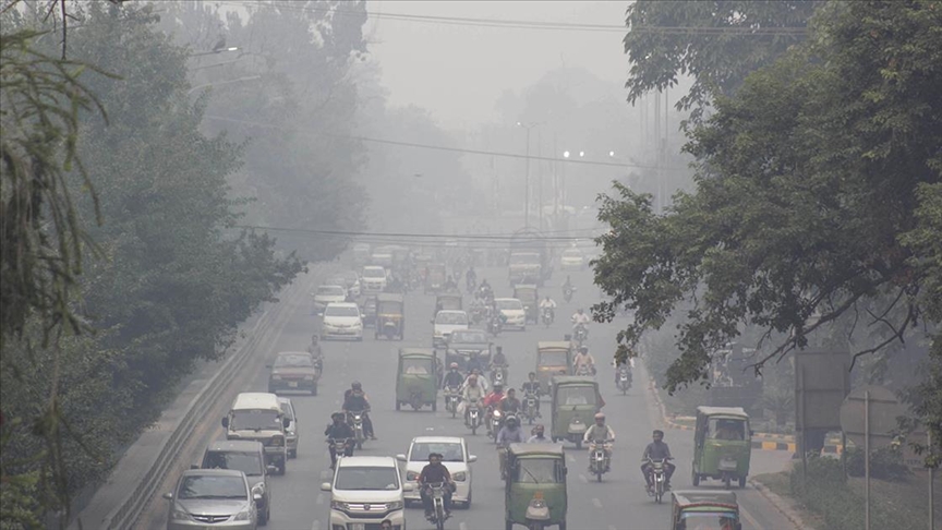 Hava kirliliğini azaltmak için iş yerleri erken kapatılacak