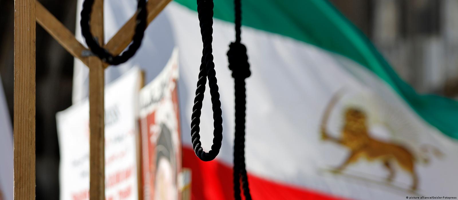 İran’da iki protestocu idam edildi