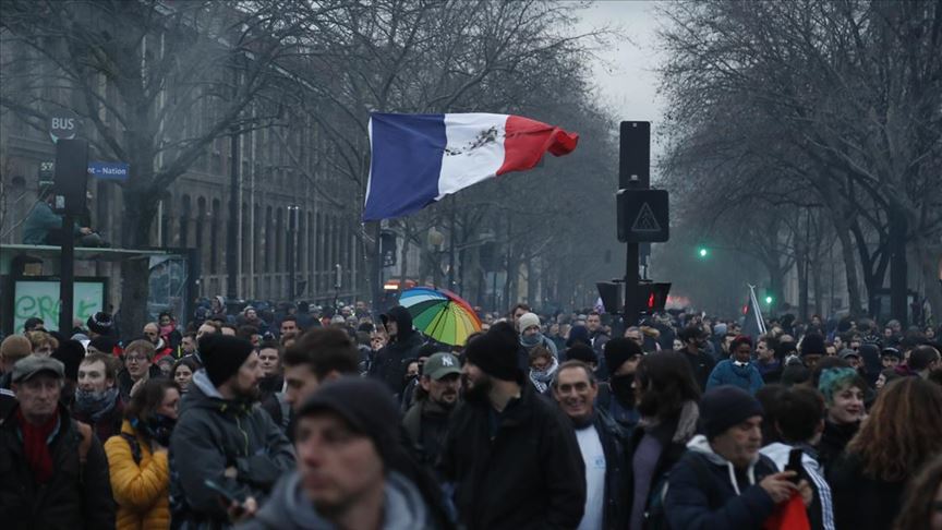 Fransa’da grev kararı alan enerji sektörü çalışanları elektrik üretimini kısıtladı