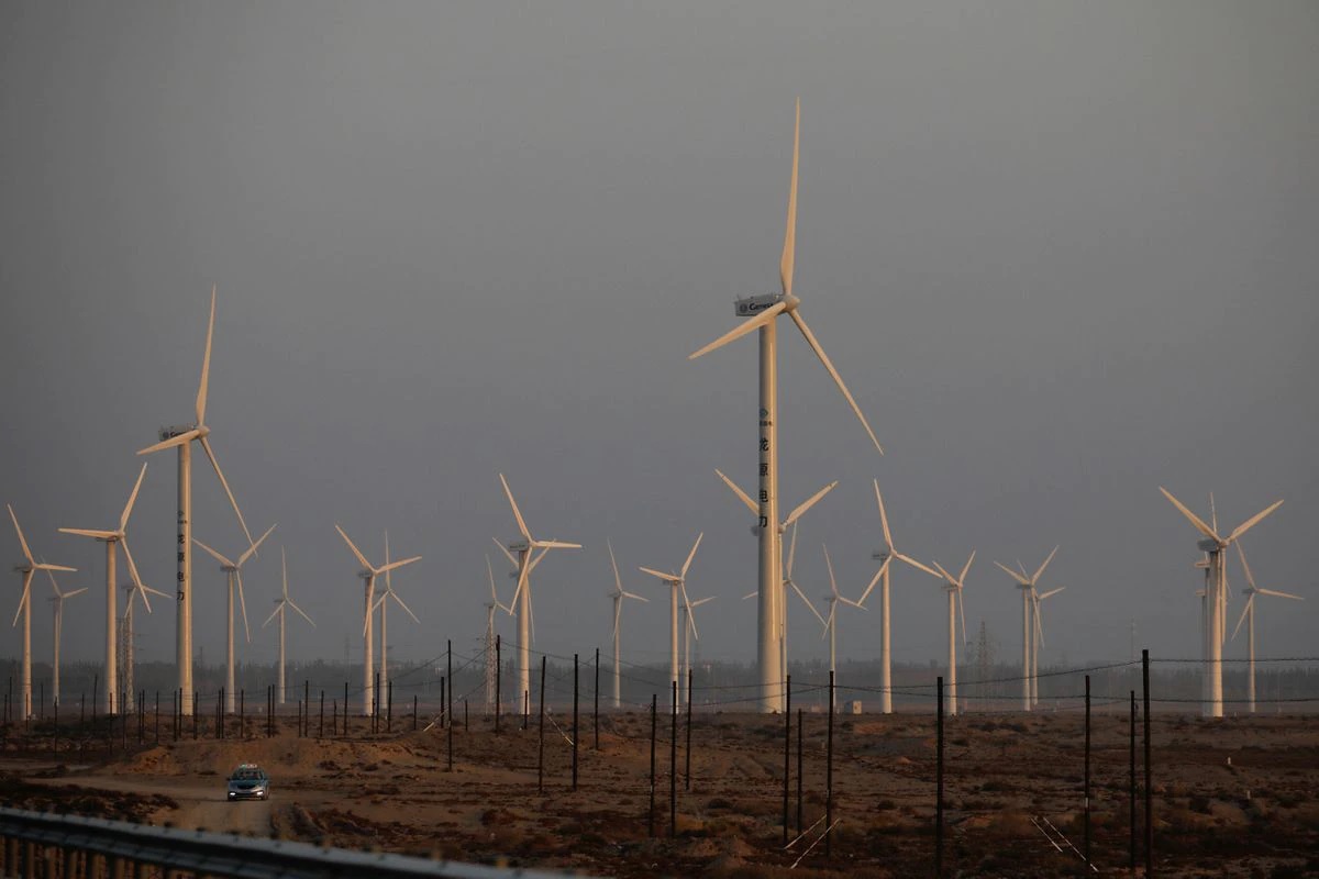 Çin’de fosil kaynak çıktıları ve yenilenebilir enerji kapasitesi arttı