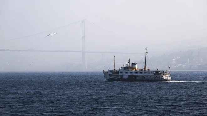 İstanbul Boğazı’nda gemi trafiği çift yönlü durduruldu