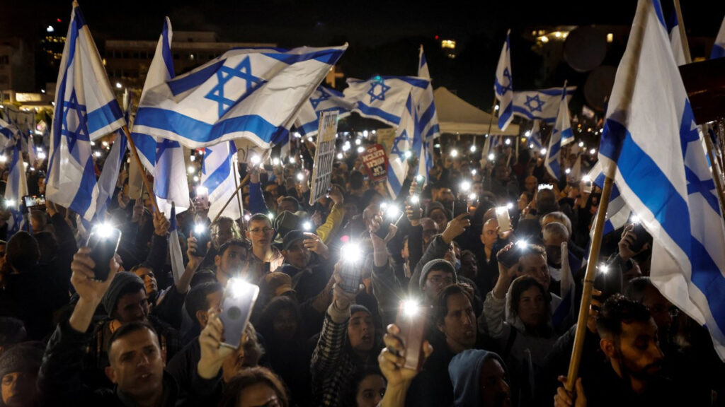 İsrail’de protestolar tırmanıyor: Netanyahu’nun eşi kuaförde mahsur kaldı