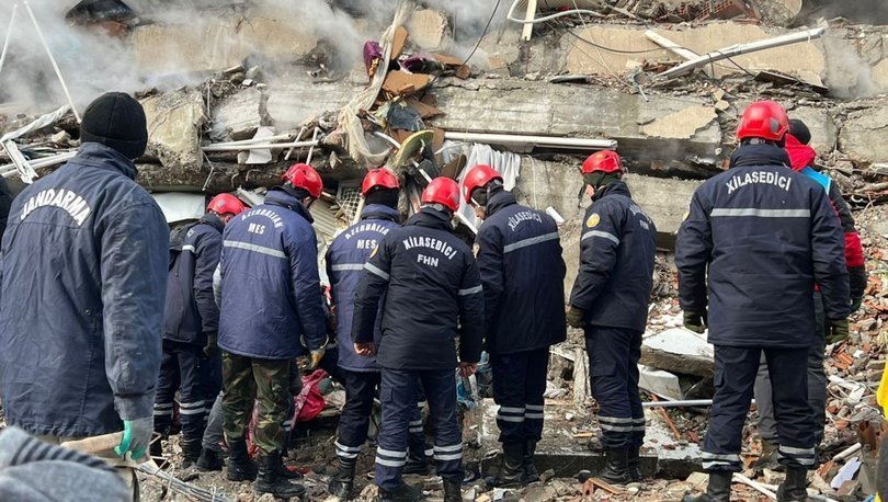 Azerbaycanlı ekipler Kahramanmaraş’ta 11 kişiyi enkaz altından kurtardı