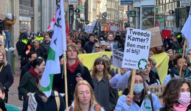 Amsterdam’da yüksek kiralar protesto edildi