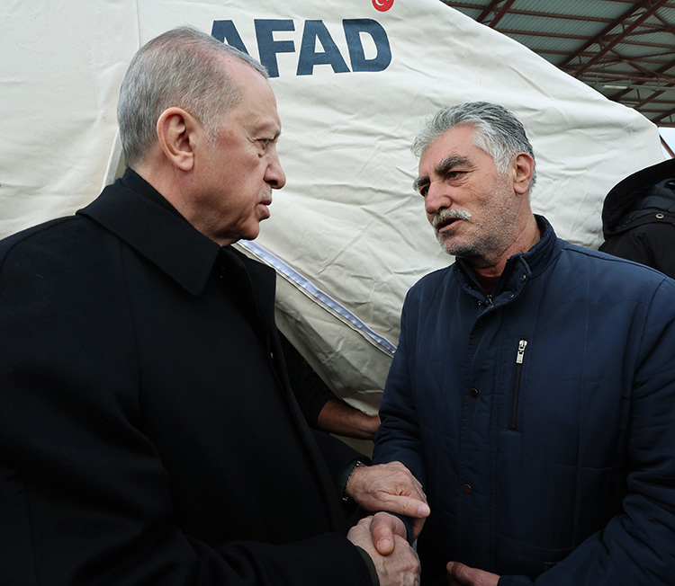 Erdoğan, Adıyaman’da çadır kenti ziyaret etti