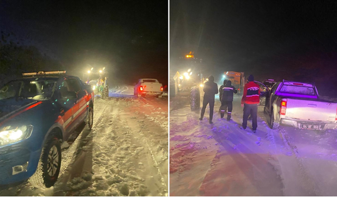 Uşak’ta dağ yolunda mahsur kalan 16 kişi kurtarıldı