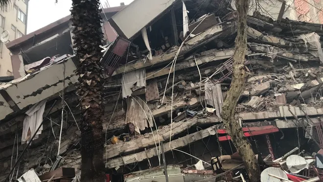 Ankara’dan 300 sağlık personeli deprem bölgesine gönderildi