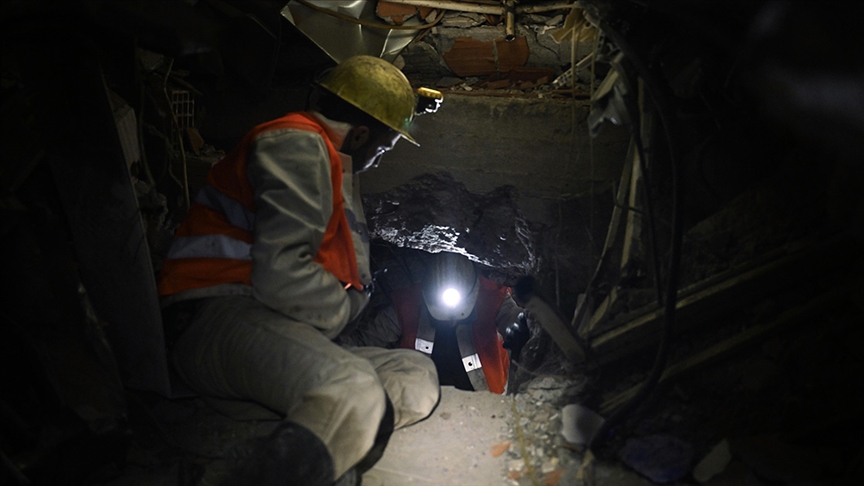 Madenciler, “domuz damı” yöntemiyle ilerliyor