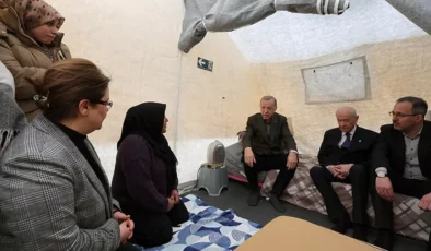 Cumhurbaşkanı Erdoğan, Osmaniye’deki çadır kentte incelemelerde bulundu