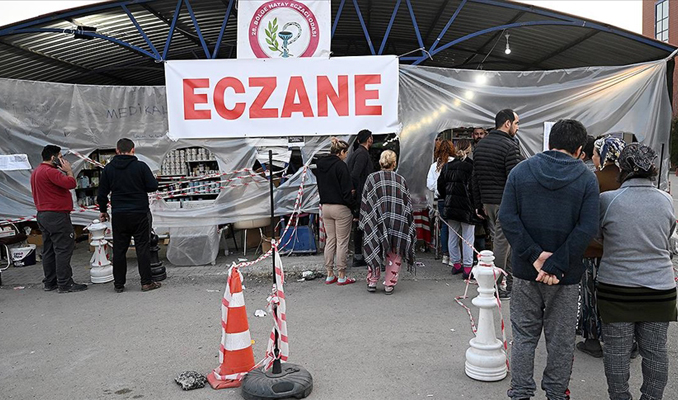 Türk Eczacıları Birliği depremzedeler için 10 ilde 26 sahra eczanesi kurdu