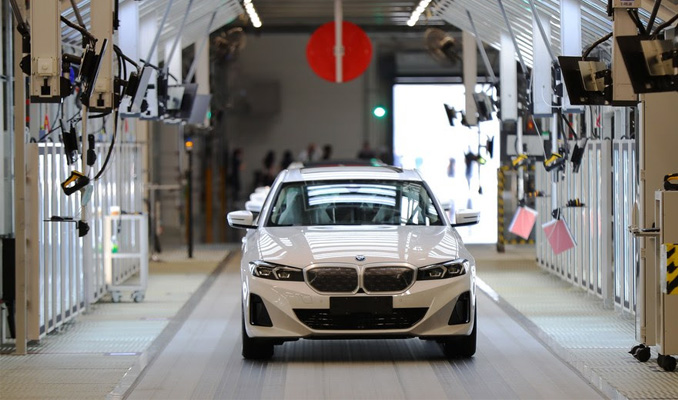 BMW’nin piyasaya sürdüğü elektrikli otomobil sayısı ikiye katlandı: İşte nedeni!