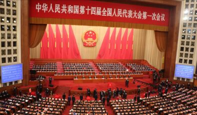 Çin’in yeni Başbakanı Li Çiang oldu