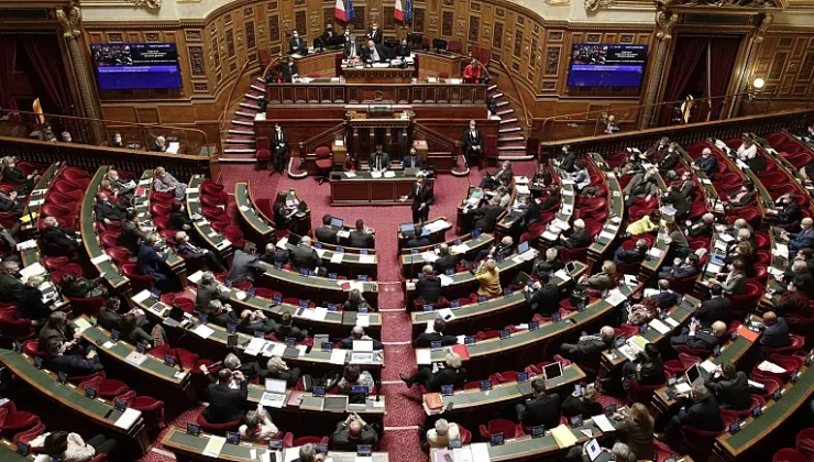 Fransa’da emeklilik yaşını yükselten madde Senato’dan geçti