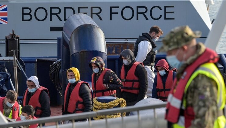 İngiltere düzensiz göçmenleri sınır dışı etmeyi planlanıyor