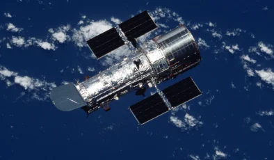 Hubble Uzay Teleskobu denizanası galaksisini görüntüledi