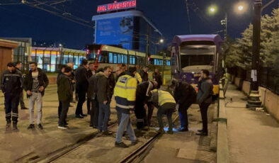 Kabataş-Bağcılar tramvayı raydan çıktı
