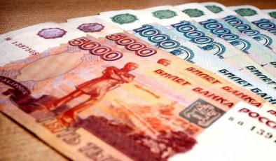 Rusya’nın gelirleri sert düştü