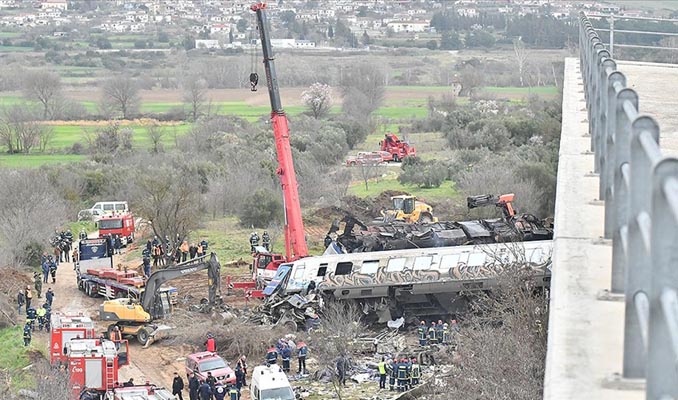 Yunanistan’da tren kazasında 38 kişi hayatını kaybetti