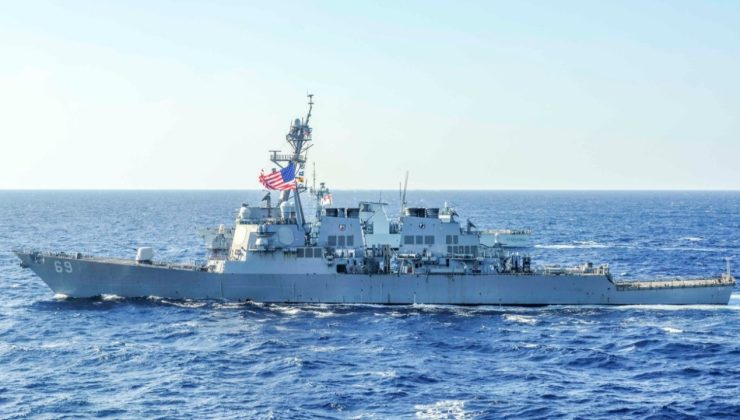 Çin: ABD savaş gemisi karasularımıza izinsiz girdi