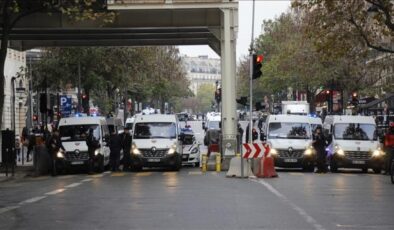 Fransa hükümeti kitlesel grevlerde uzaktan çalışma çağrısı yaptı