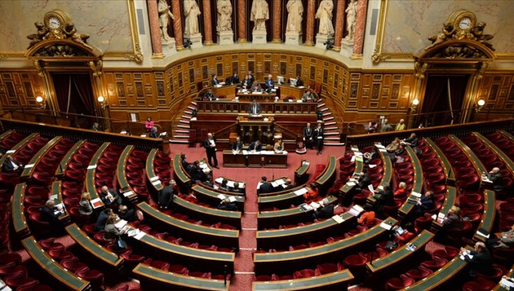 Fransız Senatosu emeklilik reformunun en tartışmalı maddesini onayladı