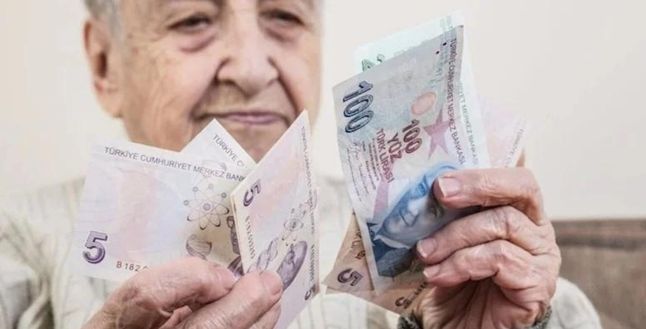 Emeklilerden ‘bayram ikramiyesi 5 bin 500 lira olsun’ talebi