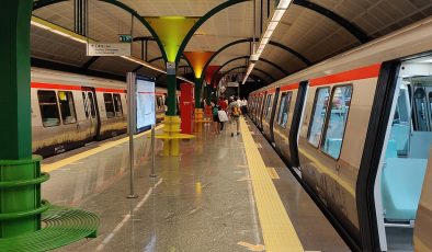 Metroda panik: Dumanlar yükseldi, seferler durduruldu