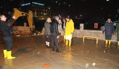Şanlıurfa’yı sel bastı! Acil servis sular altında, okullar tatil