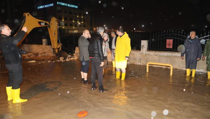 Şanlıurfa’yı sel bastı! Acil servis sular altında, okullar tatil