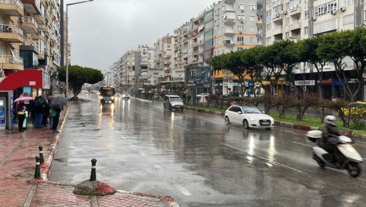 Antalya’da sağanak başladı! Sel uyarısı