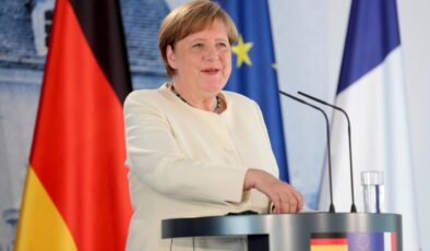 Merkel, Almanya’nın en yüksek dereceli nişanıyla ödüllendirilecek