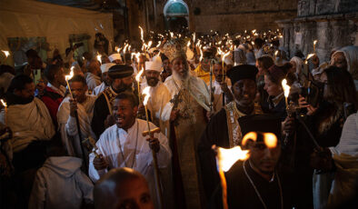Filistin’de Hristiyanlar, “Kutsal Ateş” ayini için yürüyüş düzenledi