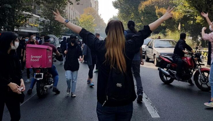 İran rejiminden başını açan kadınlara tehdit