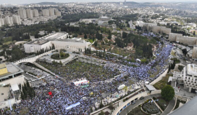 İsrail’de on binlerce kişinin protestoları sürüyor!