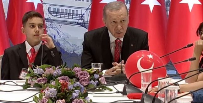 Cumhurbaşkanı Erdoğan, depremzede çocukları kabul etti