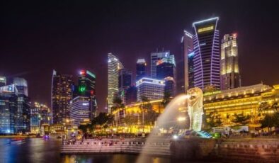 Singapur para politikasında değişikliğe gitmedi