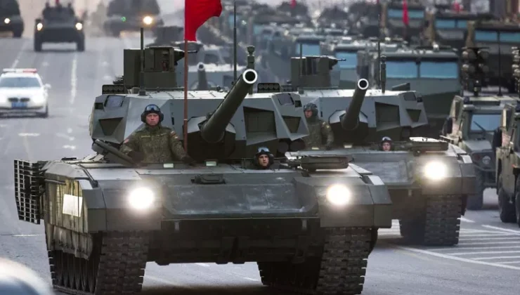Rusya, T-14 muharebe tanklarını Ukrayna’da cepheye sürdü 