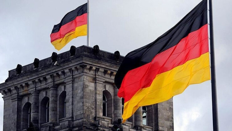 Almanya Başbakanı Rusya’ya yaptırım paketleri hazırladıklarını söyledi