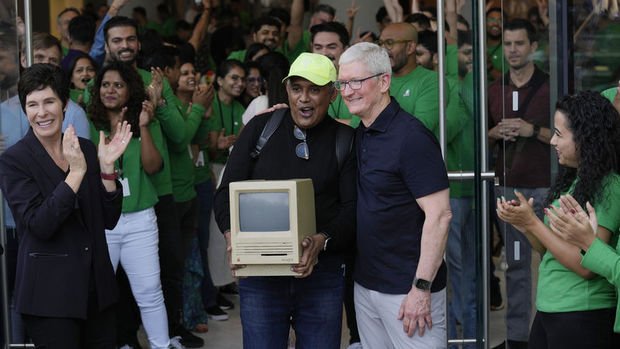 Apple Hindistan’da ilk mağazasını açtı