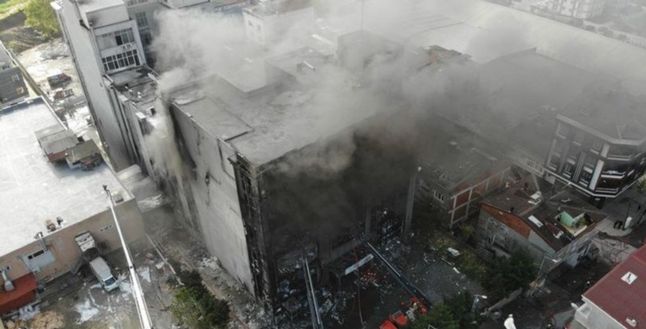 Akit gazetesinin de bulunduğu binadaki yangın söndürüldü