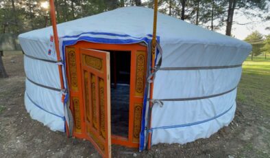 Moğolistan’dan gelen kıl çadırlar depremzedeler için kuruldu