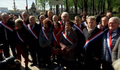 Fransız milletvekilleri Elysee Sarayı’na yürüdü