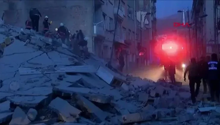 Malatya’da 4 katlı bina çöktü