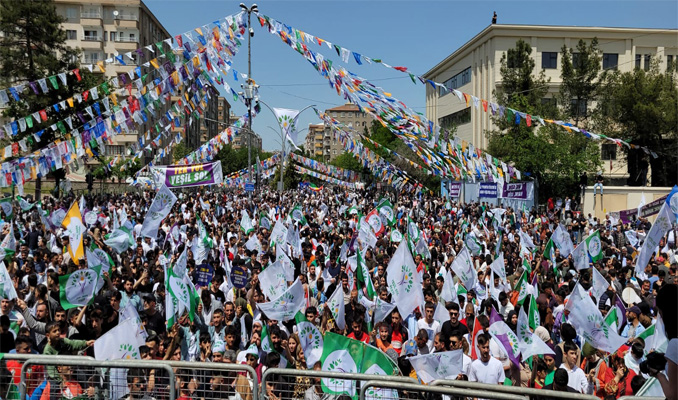 YSP Diyarbakır mitingiyle final yaptı : Selahattin Demirtaş ses kaydı gönderdi